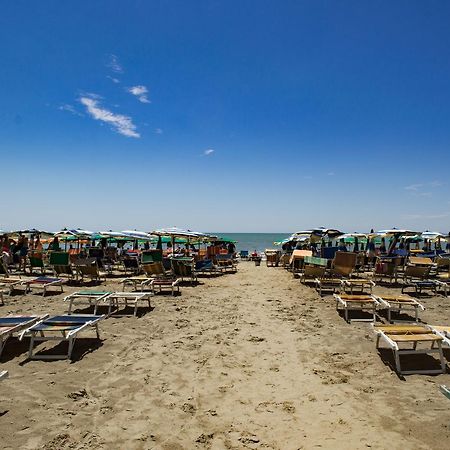 Hotel Riviera Durrës Buitenkant foto