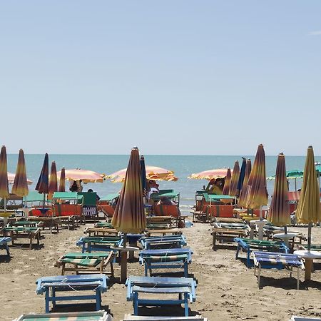 Hotel Riviera Durrës Buitenkant foto