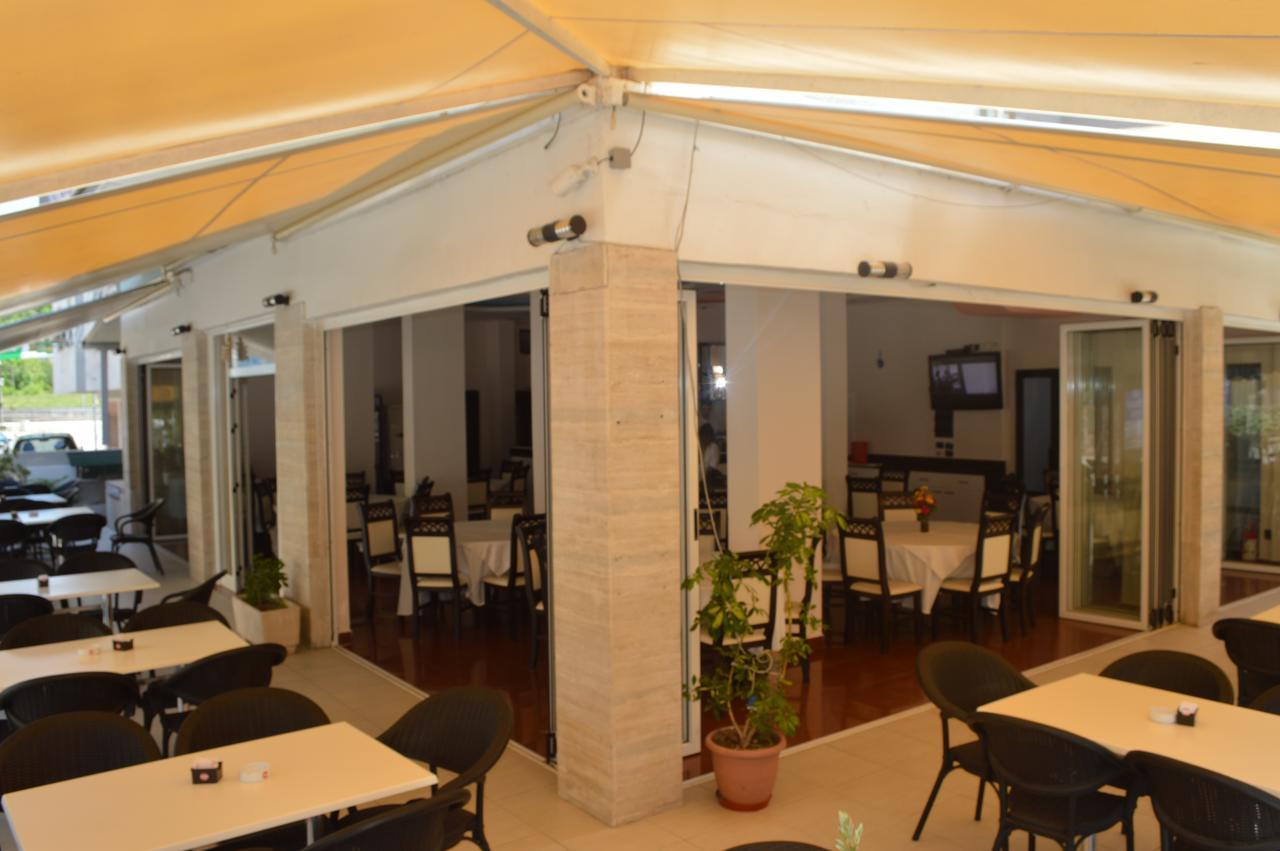 Hotel Riviera Durrës Buitenkant foto
