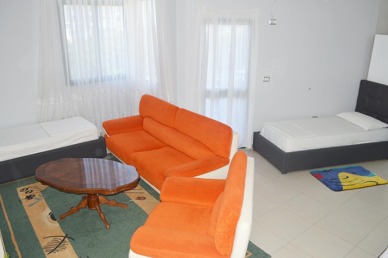 Hotel Riviera Durrës Buitenkant foto
