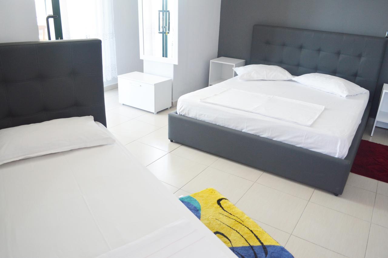 Hotel Riviera Durrës Buitenkant foto