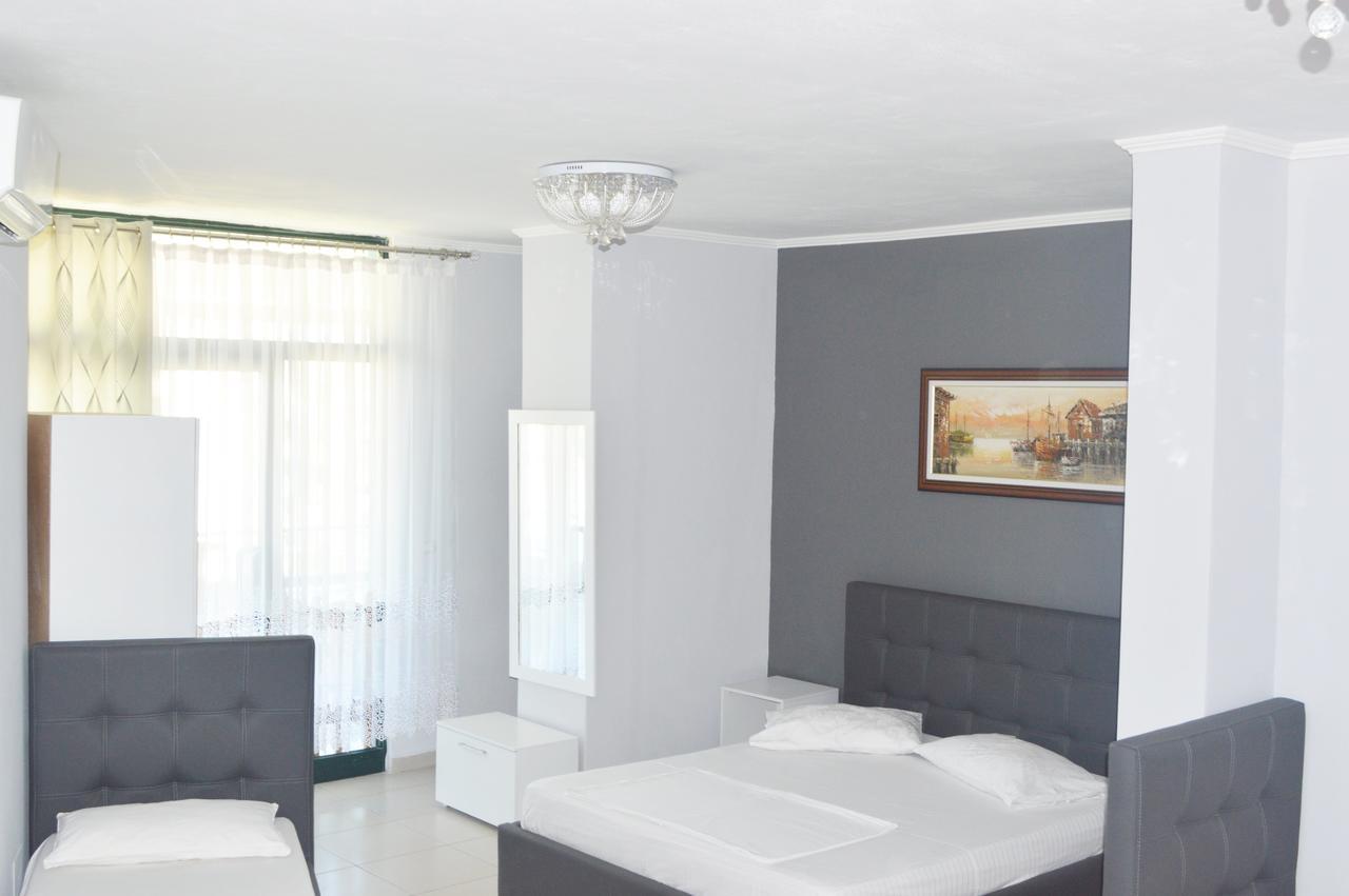 Hotel Riviera Durrës Buitenkant foto