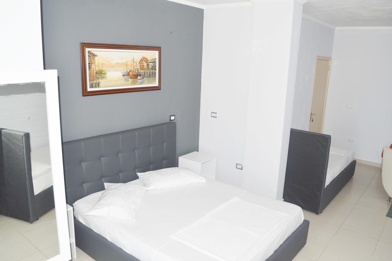 Hotel Riviera Durrës Buitenkant foto