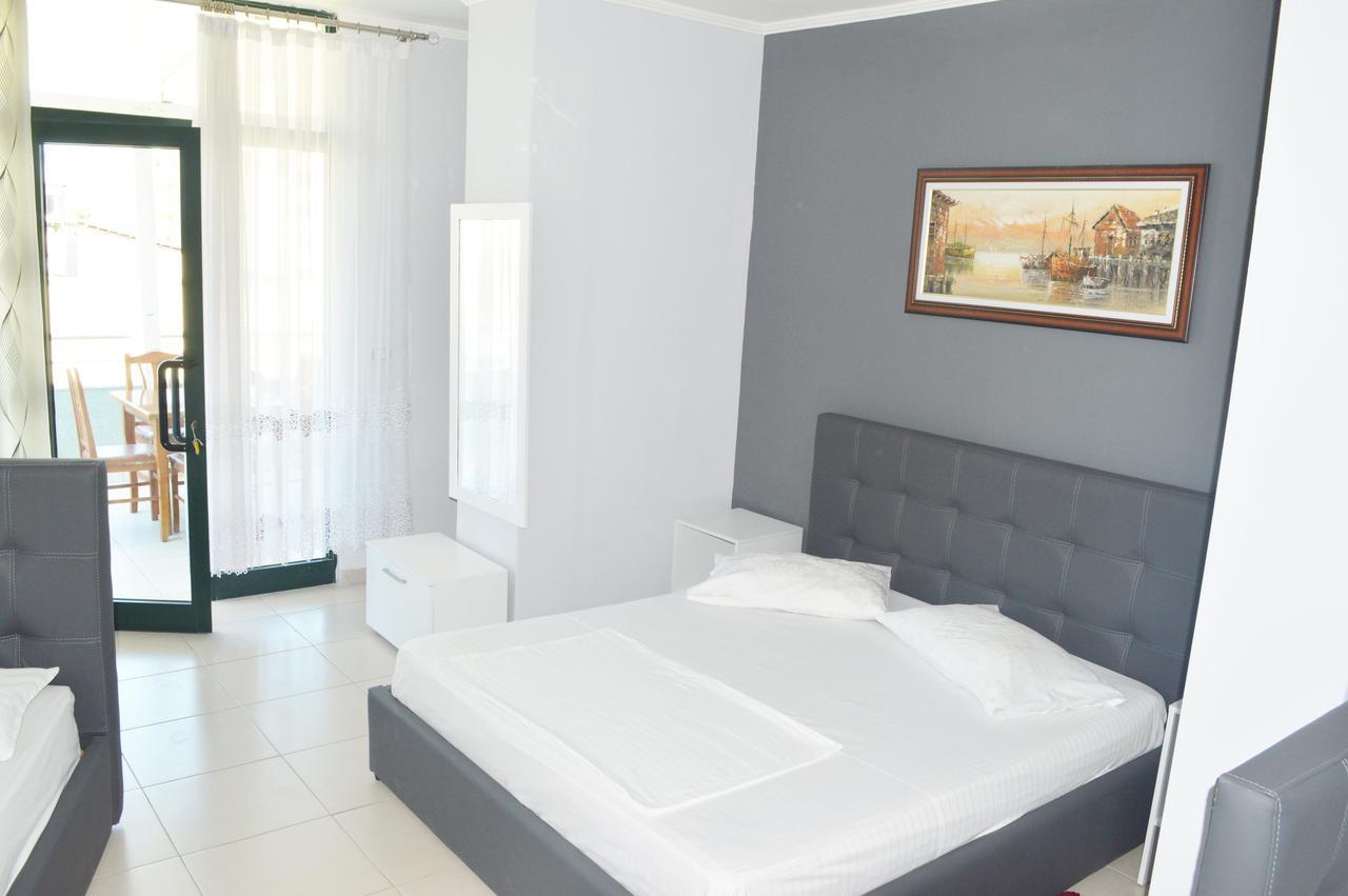 Hotel Riviera Durrës Buitenkant foto