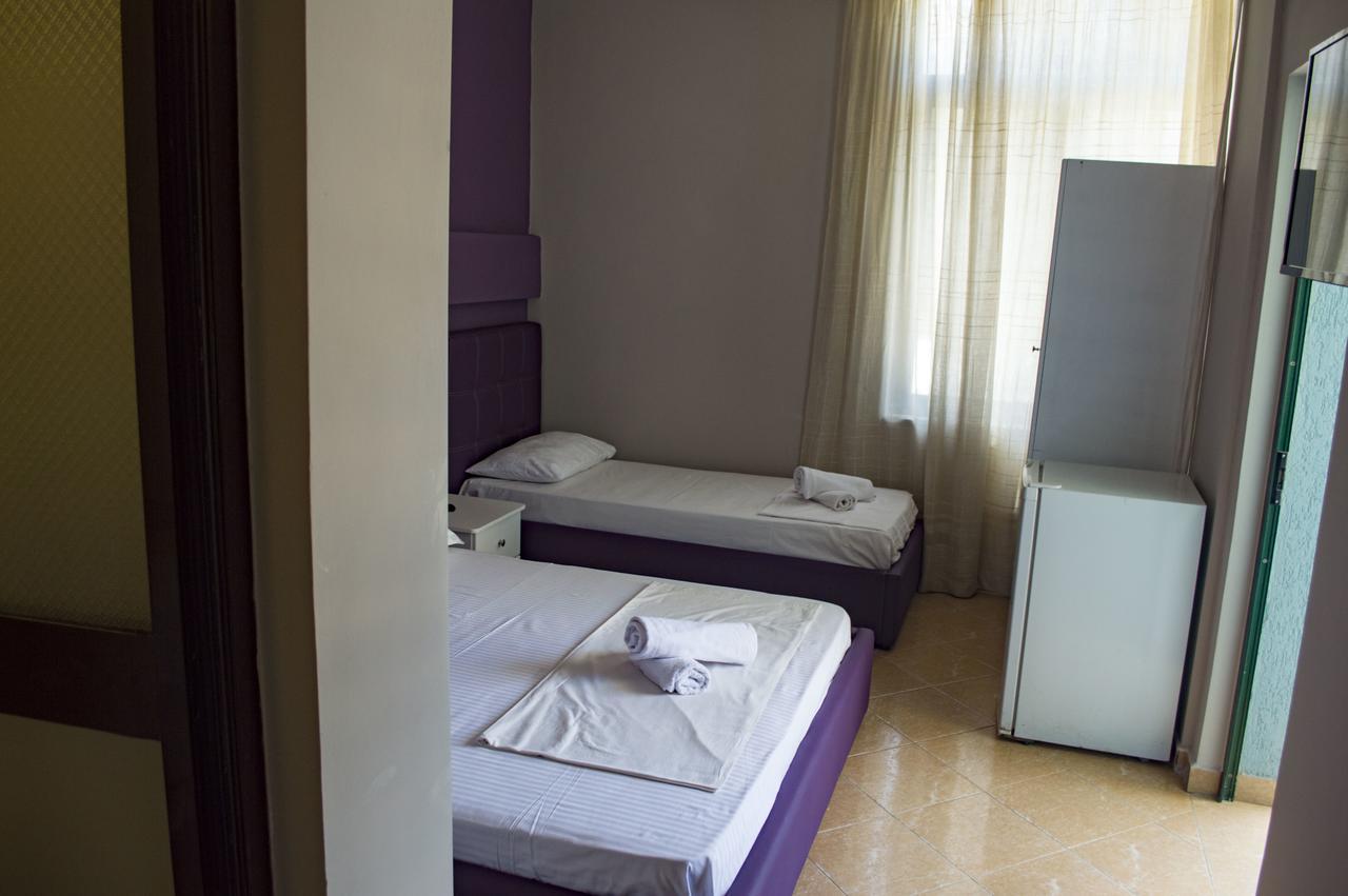 Hotel Riviera Durrës Buitenkant foto