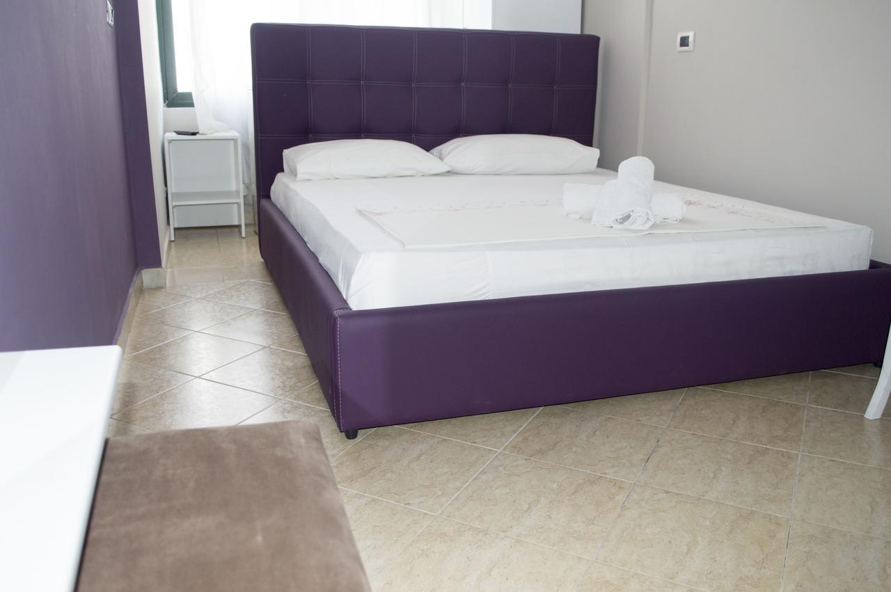 Hotel Riviera Durrës Buitenkant foto