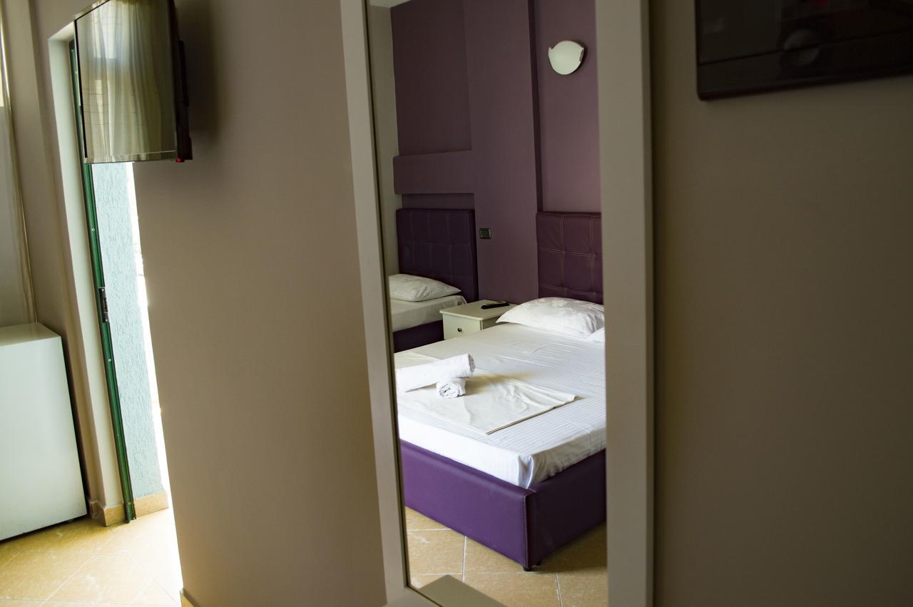 Hotel Riviera Durrës Buitenkant foto