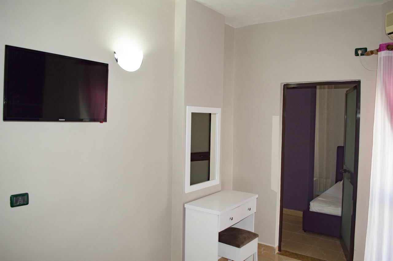 Hotel Riviera Durrës Buitenkant foto