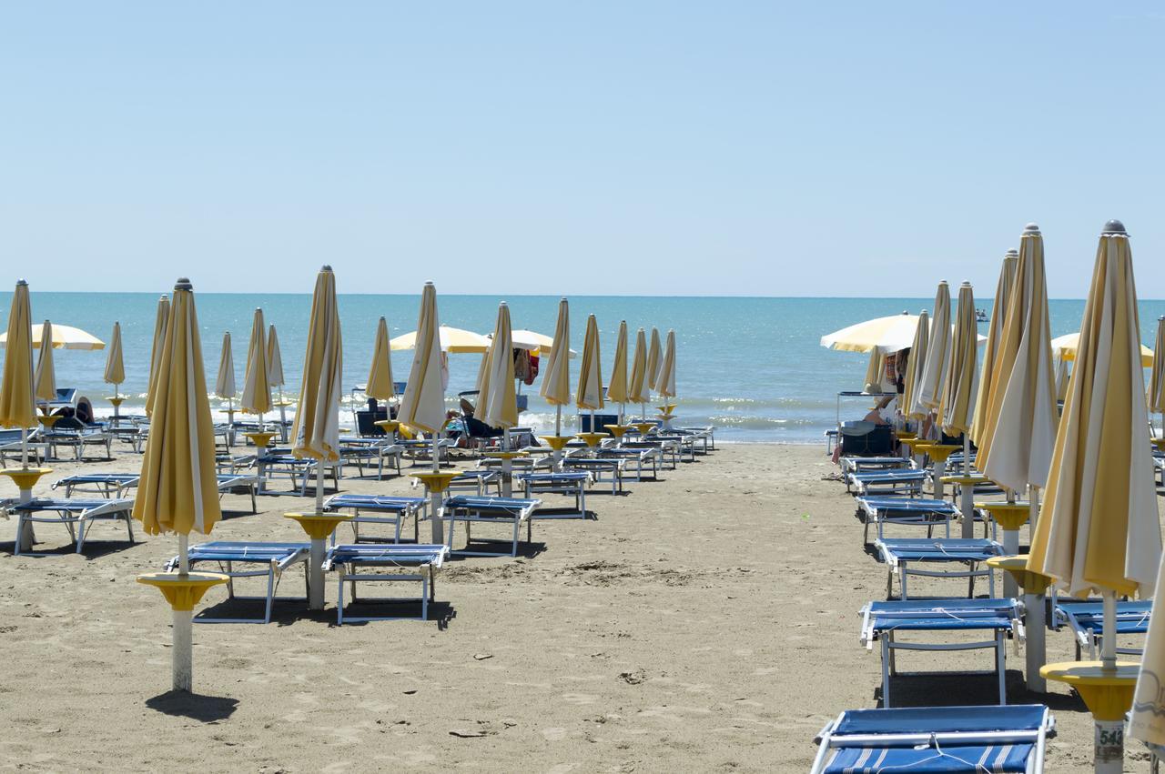 Hotel Riviera Durrës Buitenkant foto