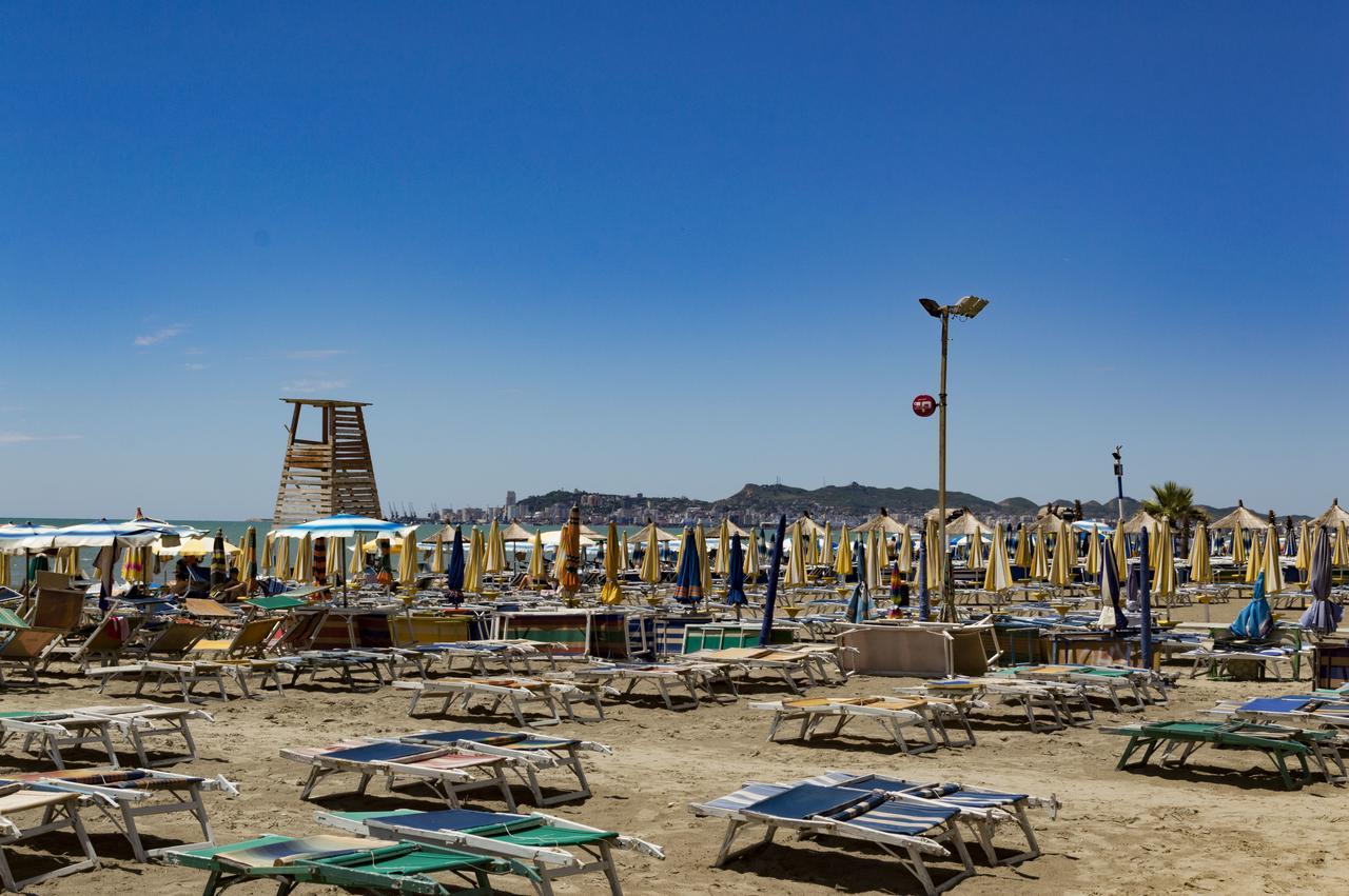 Hotel Riviera Durrës Buitenkant foto