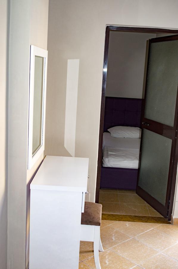 Hotel Riviera Durrës Buitenkant foto