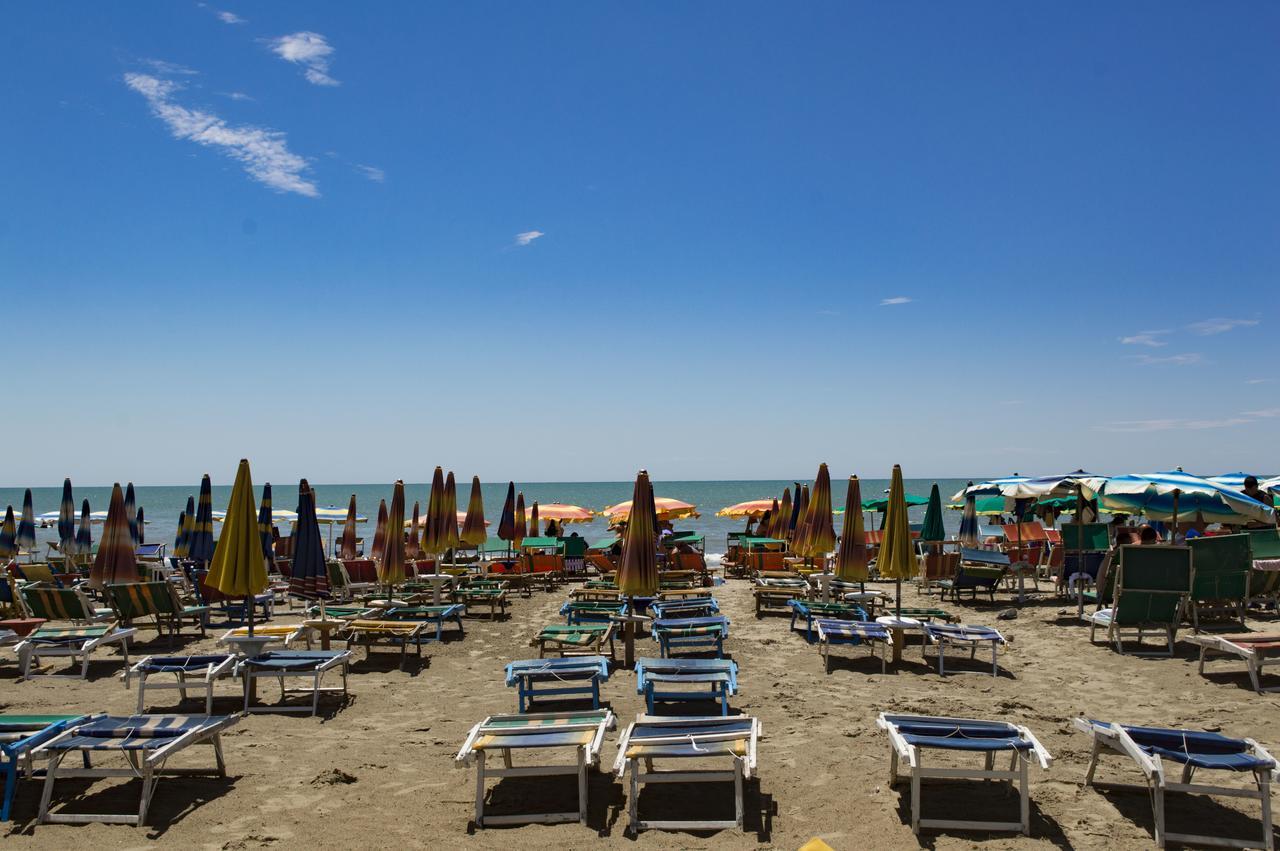 Hotel Riviera Durrës Buitenkant foto