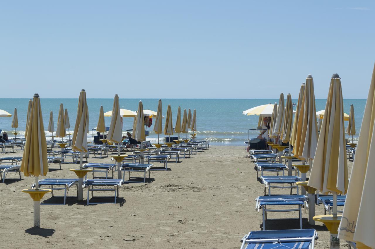Hotel Riviera Durrës Buitenkant foto